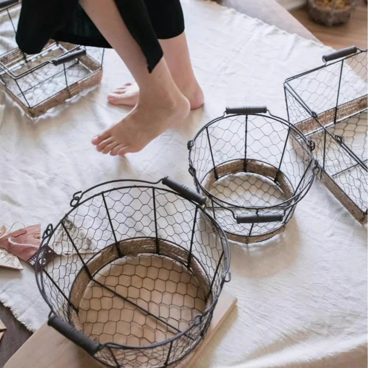 Eggs Wire Storage Basket Fruit Stand Metal Iron Wire Woven Basket with Handle for Dining Table Farmhouse Kitchen Bathroom Fruits